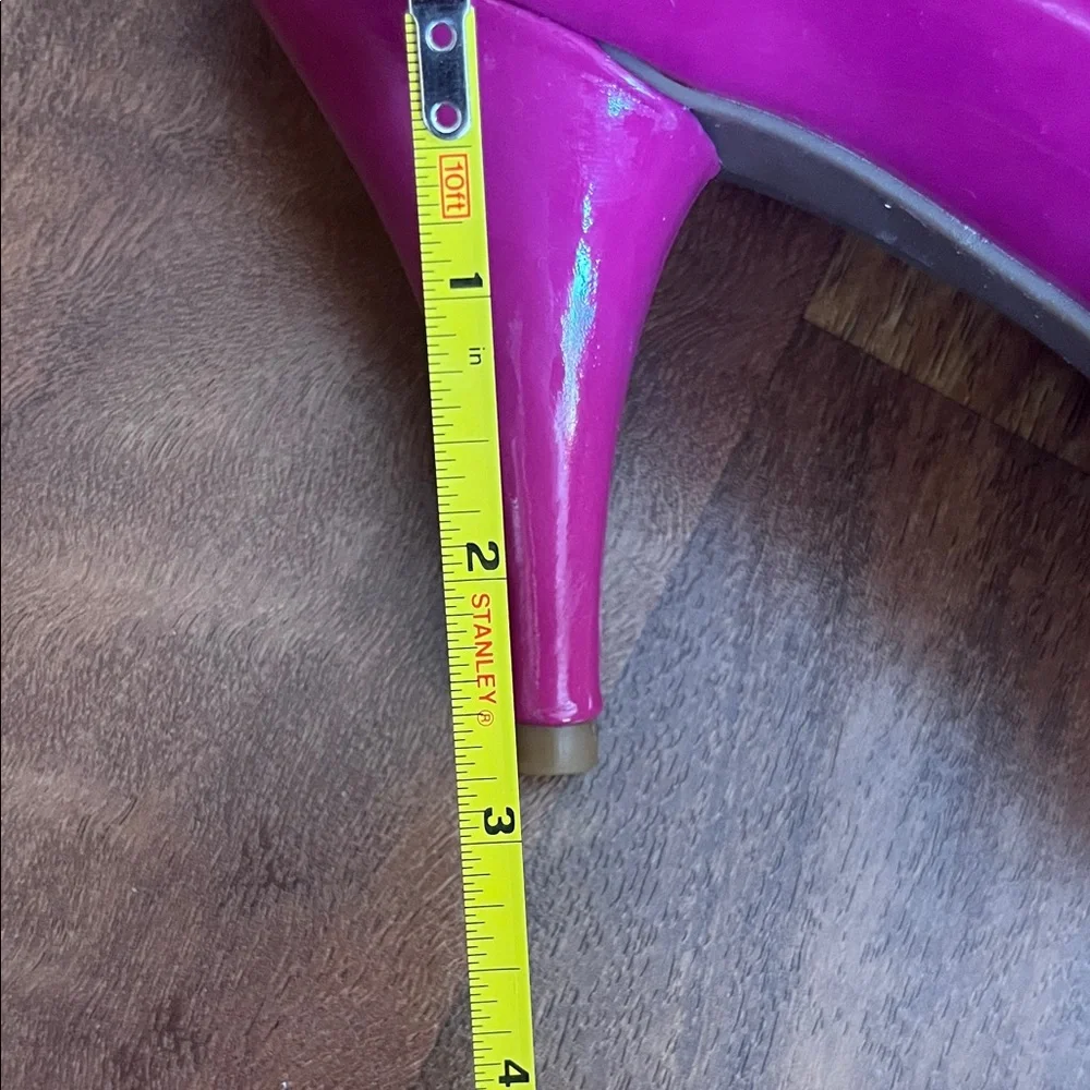 Like new Bandolino Fuchsia Heels - Picture 12 of 12